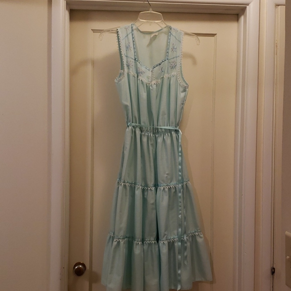 Miss Dira dress